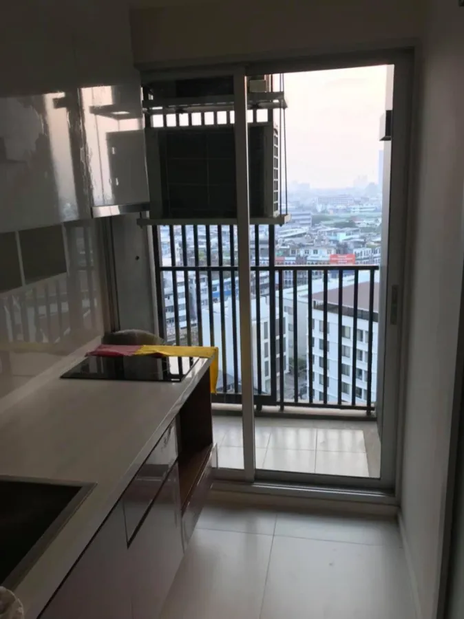 For rent!! Condo Fuse Chan-Sathorn (corner room), new room, complete with furniture and electrical appliances, ready to move in, don't miss it!!
