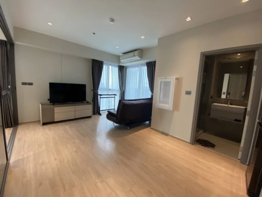 For rent, Whizdom Station Ratchada-Thapra, 31st floor, spacious room, comfortable, fully furnished, book now.
