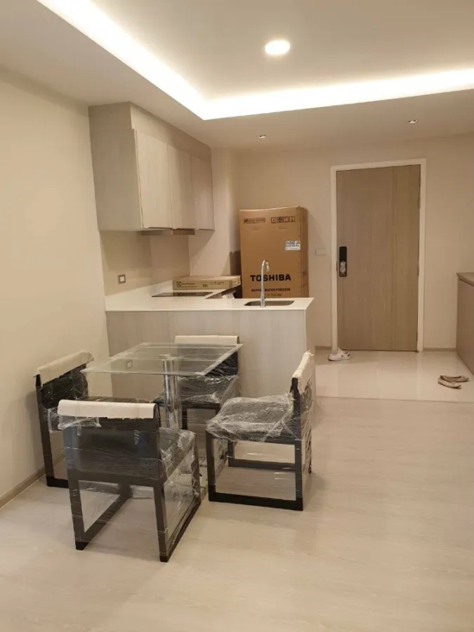 Condo for sale, V Tara Sukhumvit 36, corner room, near BTS Thonglor, convenient to travel, do not hesitate, book now!!