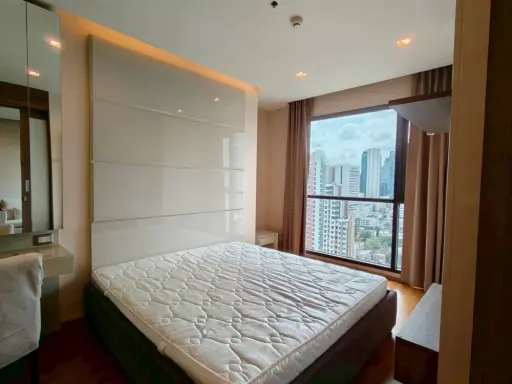 ให้เช่า The Address Sathorn ห้องมุมคนไม่พลุกพล่าน มาพร้อมเฟอร์ครบครัน เห็นวิวสวย จองเลย