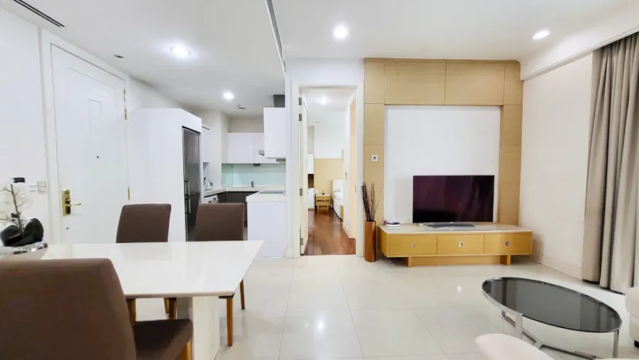 ขาย คิว หลังสวน ห้องไซส์ใหญ่ พื้นที่ใช้สอยเยอะมาก ฟีลอบอุ่นเหมือนอยู่บ้าน สนใจจองเลย