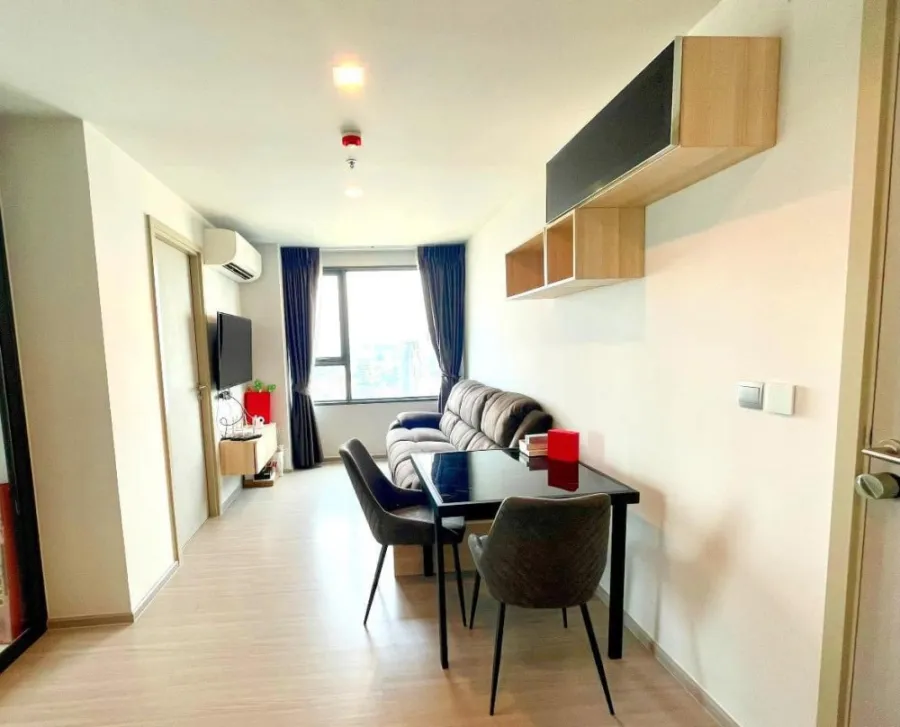 For rent or sale: Life Ladprao, 45th floor, corner room, Penthouse-style view, 2-way view, fully furnished, nice to live in, book now.