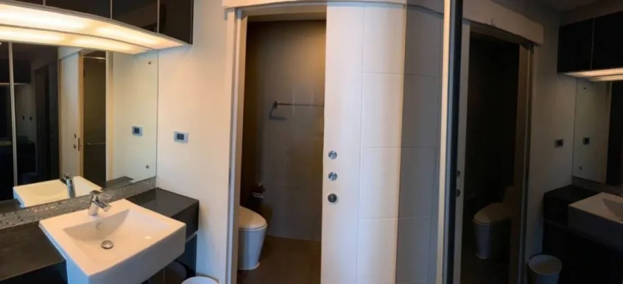 For rent, The Crest Sukhumvit 34, near BTS Thonglor, convenient transportation, don't miss it.