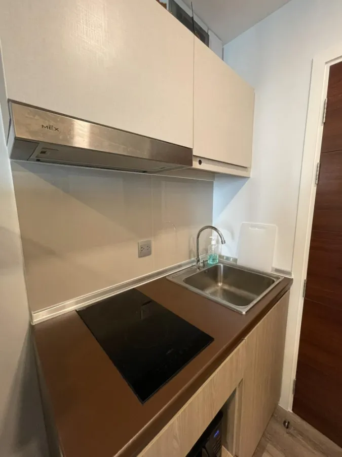 ขายคอนโด Brown Condo พหล 67 ห้องกั้นเป็นสัดส่วน ชั้น 4 วิวสระ พร้อมราคาสุดคุ้ม จองเลยจ้า