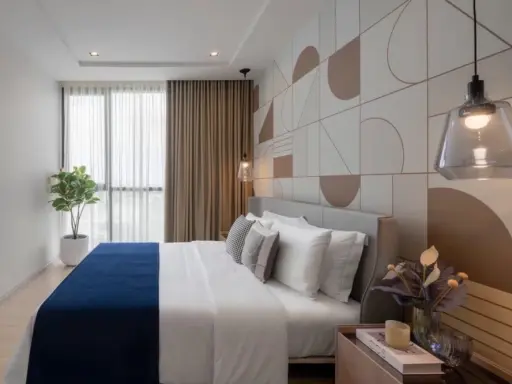 For rent: The Room Sukhumvit 38, 12th floor. Spacious and comfortable room with complete appliances. Don't miss out!