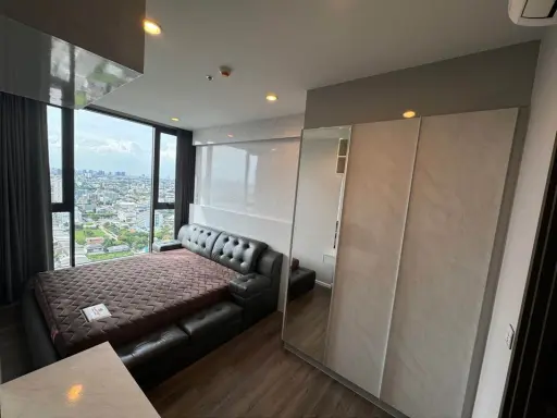 For rent or sale, Whizdom Essence, well decorated room with built-ins. Complete with electrical appliances, don't miss it. images