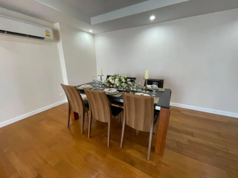 คอนโด จามจุรี สแควร์ เรสซิเด้นส์ 3 ห้องนอน 4 ห้องน้ำ พร้อมห้องแม่บ้าน ห้องใหญ่ แบบนี้หาไม่ได้แล้ว