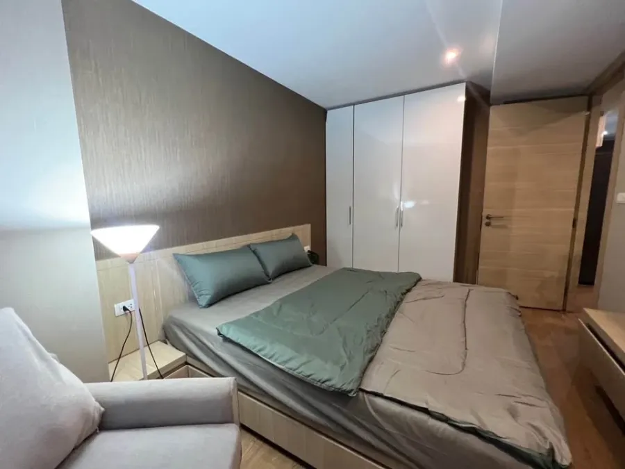 For sale, for rent, Class Condo Silom, corner room, spacious room, very quiet, very private, beautifully decorated, resort feel, don't miss it.