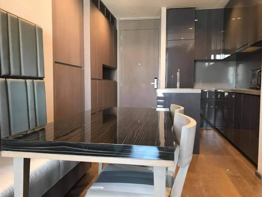 For sale: The Diplomat Sathorn, high floor, well decorated room. Cool built-in furniture Good like this, reserve now.