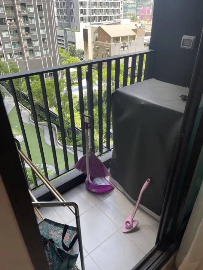 Urgent sale, Life Asoke Rama 9 condo, well decorated room, build in, 11th floor, high view, interested, must buy