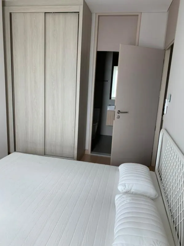 New bedroom. Beautiful box. This way. This room has a beautiful view.