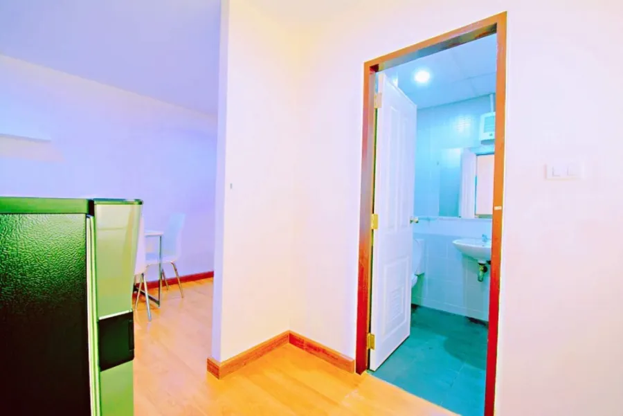 For sale, for rent!! Condo Pratchaya Place, Ratchada-Huai Khwang, 6th floor, corner room, fully furnished, hurry and reserve now!!