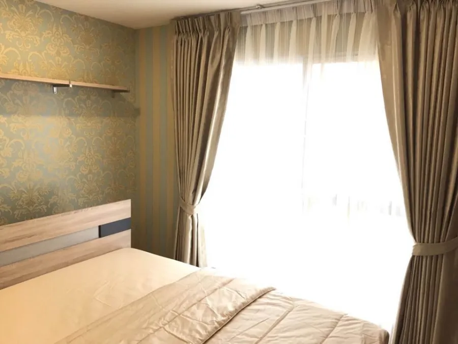 For rent/sale: Lumpini Place Rama 4-Ratchadaphisek. Beautifully decorated, wallpaper throughout. Don't miss out!