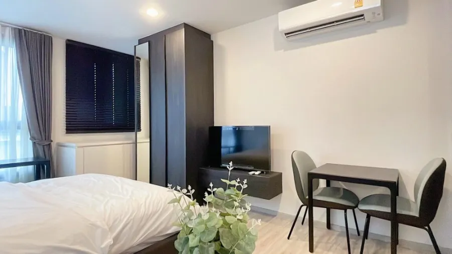 For rent: XT Huaikhwang, 10th floor, nice decorated room. Complete facilities Can't reserve anymore.