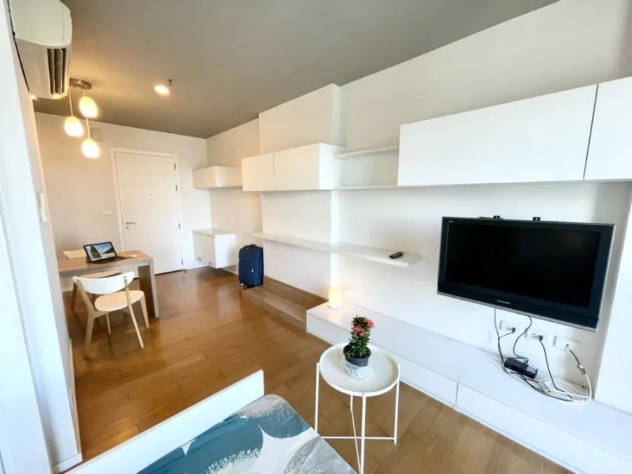 For rent urgently!! Condo Blocs 77, room no. 291/392, 24th floor, pool view Fully furnished, ready to move in. Don't miss it!!