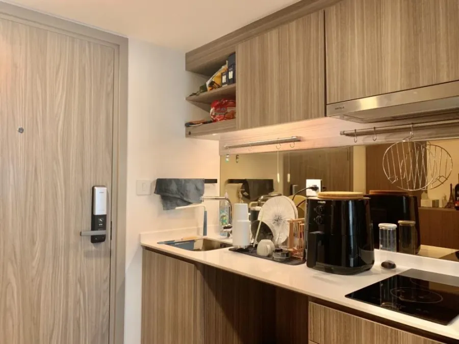 For sale or rent: Knightsbridge Phaholyothin-Interchange. A comfortable room with high ceilings and airy feel. Fully furnished. Don't miss out!