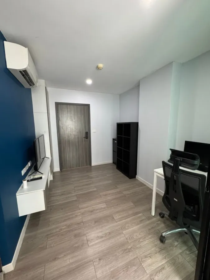 For rent: B-Loft Lite Sukhumvit 107, 8th floor, corner room, fully furnished, ready to move in. Reserve now, don't delay.