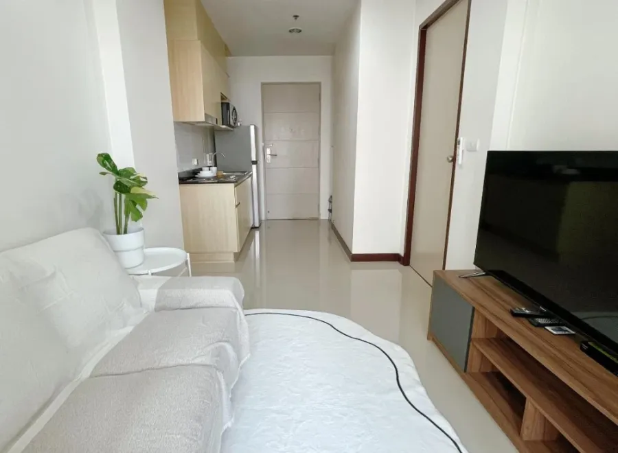For rent: Ideo Ratchada–Huai Khwang. A very nice room with complete furnishings. Everything you need is included; just bring your suitcase and move in