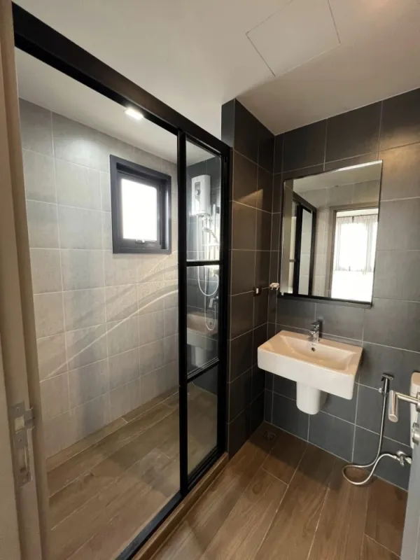 For rent THE BASE Garden-Rama 9 ห้องหัวมุม ลมพัดแรงตลอด ชั้น 28 วิวสวย รีบย้ายมาจองเลย
