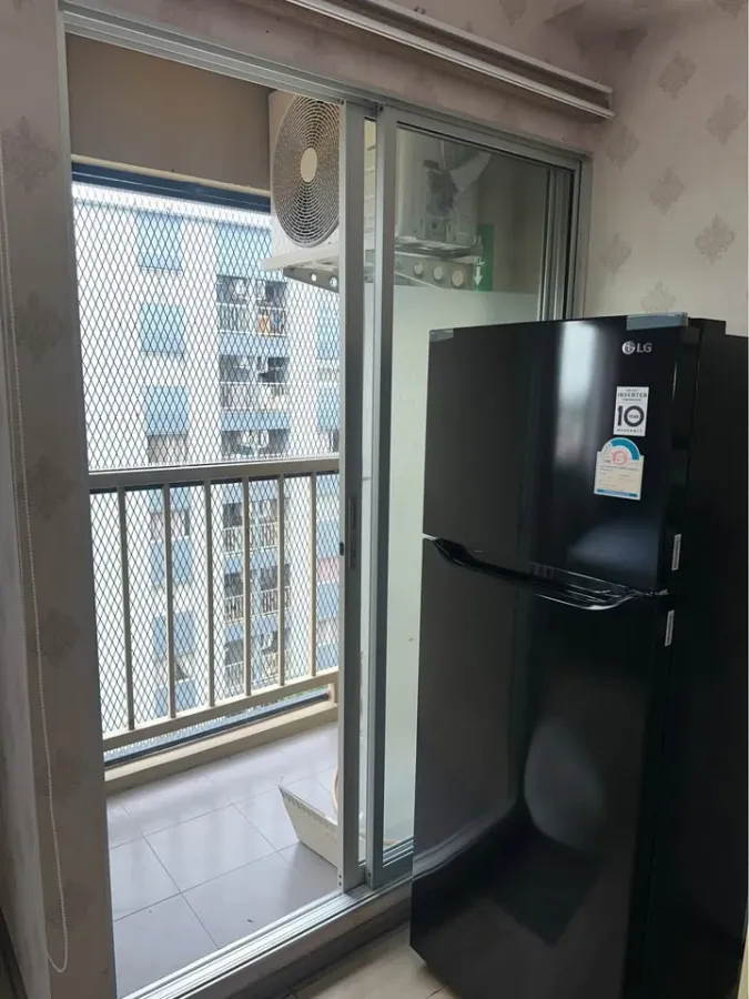 For sale or rent: The Point Condo Rangsit Khlong 6, studio room, 2nd floor, water view, wallpapered throughout the room. Reserve now!