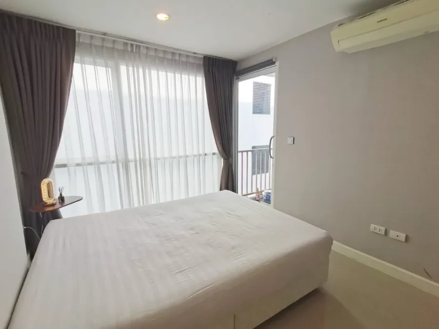 For rent: The Series Udomsuk 29, a comfortable and fully furnished apartment. Book now!