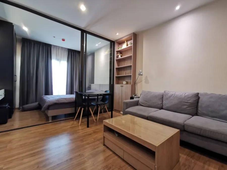 For rent: The Tree RIO Bang-Aor Station, 33rd floor, Rama VIII Bridge view, fully furnished, very livable. Book now!