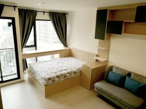For rent!! Condo Rhythm Asoke, 14th floor, swimming pool view Complete with built-in furniture, beautiful, very satisfying. If interested, hurry!!