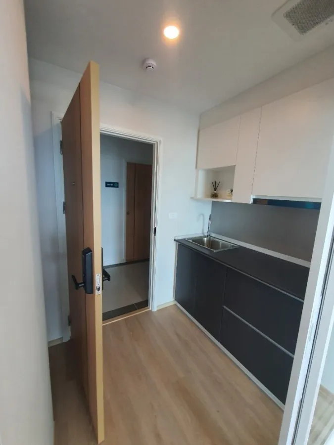 Selling a reservation slip for Lumpini Ville Charan-Fai Chai, 16th floor. Good project, nice location. If interested, hurry and reserve now. Don't mis