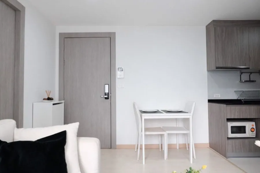 Sell / rent Socio Inthamara, corner room, north is not hot. Nice and comfortable decoration If interested, hurry to reserve now. Don't miss it.