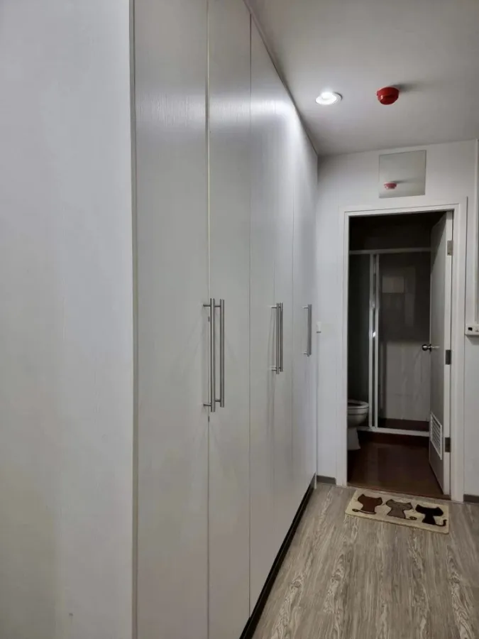 For rent, Regent Home Sukhumvit 97/1, corner room, lots of usable space, fully furnished. If interested, hurry up and reserve now. Don't be late.