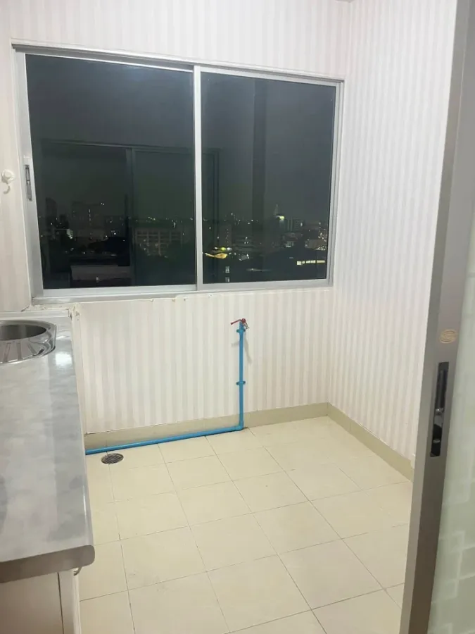 Studio apartment for rent at Supalai Park Srinakarin. Fully furnished with appliances. Just bring your bags and move in!