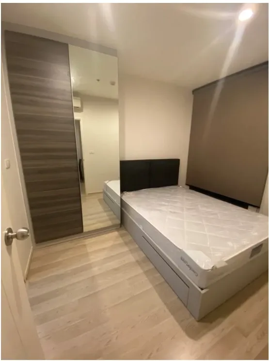For rent Centric Ratchada-Huay Kwang. The room looks very nice. Get a great view of the city complete electrical appliances Hurry up and move