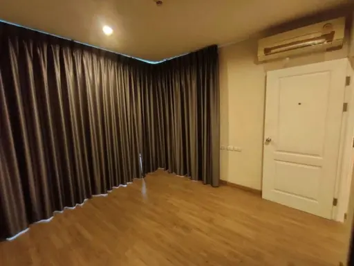 Urgent sale, The Tree Bang Pho Station, corner room, has privacy. According to Feng Shui principles Sai Mu must not miss this room.