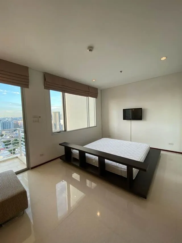 ปล่อยเช่า คอนโด วิลล่า สาทร ห้องกว้างขวาง ชั้น 36 ด้านวิวแม่น้ำ iconsiam ระเบียงให้ความเป็นส่วนตัวสูง จองเลย