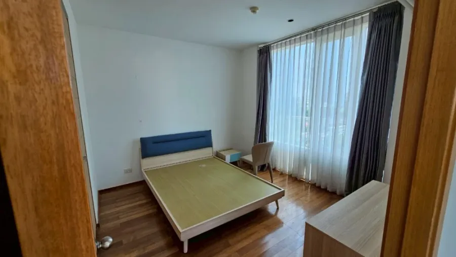 For sale: The Empire Place Sathorn, ready to move in, fully furnished, spacious and comfortable room, suitable for a family. Reserve now!