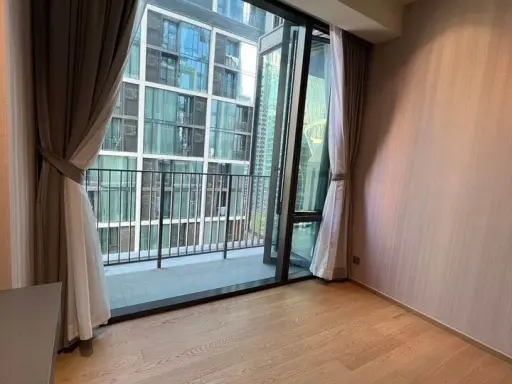 Condo 28 Chidlom for rent, spacious room, comfortable to live in, comes with full amenities, don't miss it.
