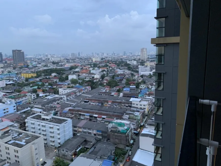 Quick sale!! Thana Astoria Condo, 21st floor, beautiful room, ready to move in, convenient to travel, near MRT, hurry and book now!!
