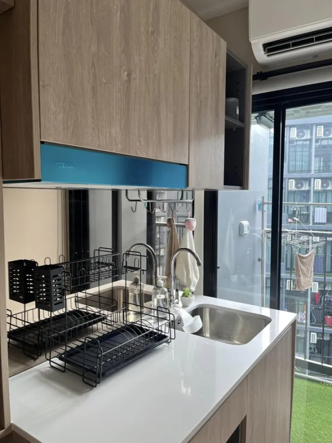 For rent: The Independent Condo Amata, pool view, simple decorated room. With a large TV If you don't reserve, you'll miss a lot.
