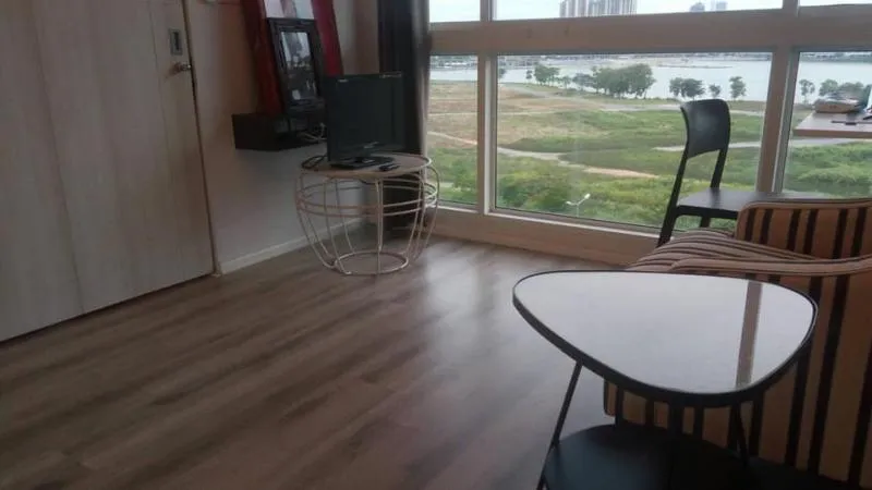 Double Lake Condominium for sale, beautiful room, 1 bedroom, fully furnished, great view. Book now. If you are slow, you will miss it.