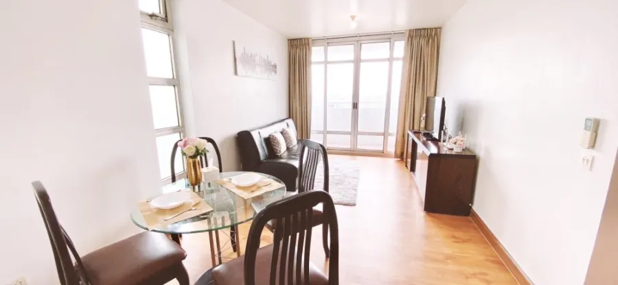 For rent: Victoria Lakeview Condominium, 9th floor, lake view, 2 bedrooms, fully furnished. Book now, urgent.