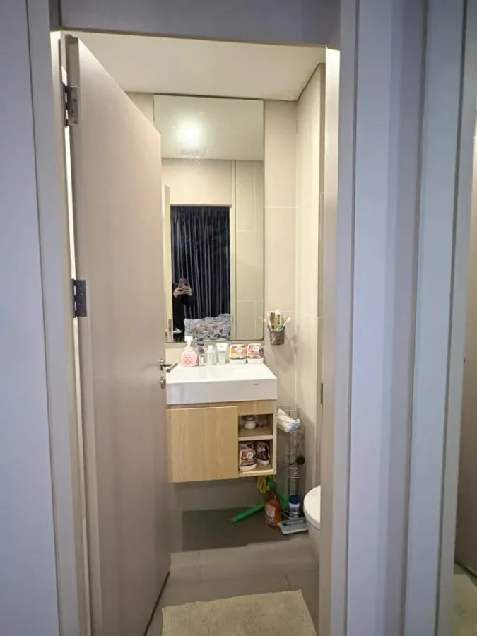 For rent: Lumpini Suite Dindaeng-Ratchaprarop. A lovely room with high-quality built-in furniture. Don't miss out!