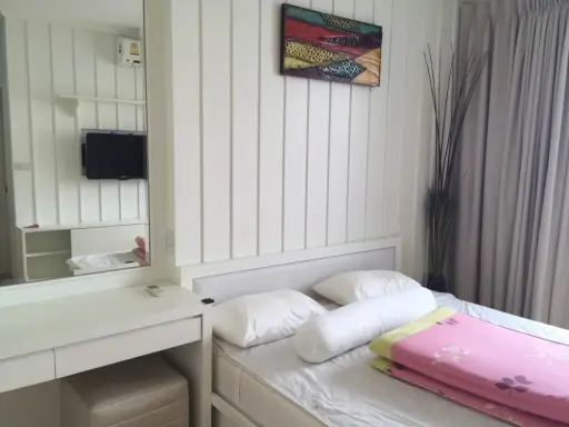 Wow for rent, Villa Rachatewi condo, beautiful curtain, beautiful wallpaper, like all ages, all styles, must have this room. Book now. images