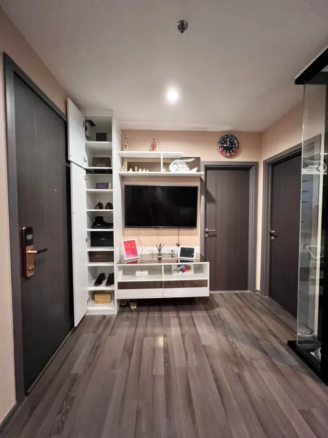For Sale/Rent Urgent!! Condo The Base Park East, 24th floor, fully furnished, ready to move in, don't miss it!!
