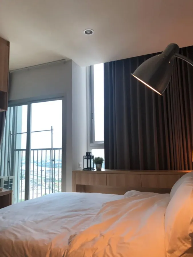 Urgent sale, Noble Revolve Ratchada, high view, complete equipment, reasonable price, room is not hot, reserve now.