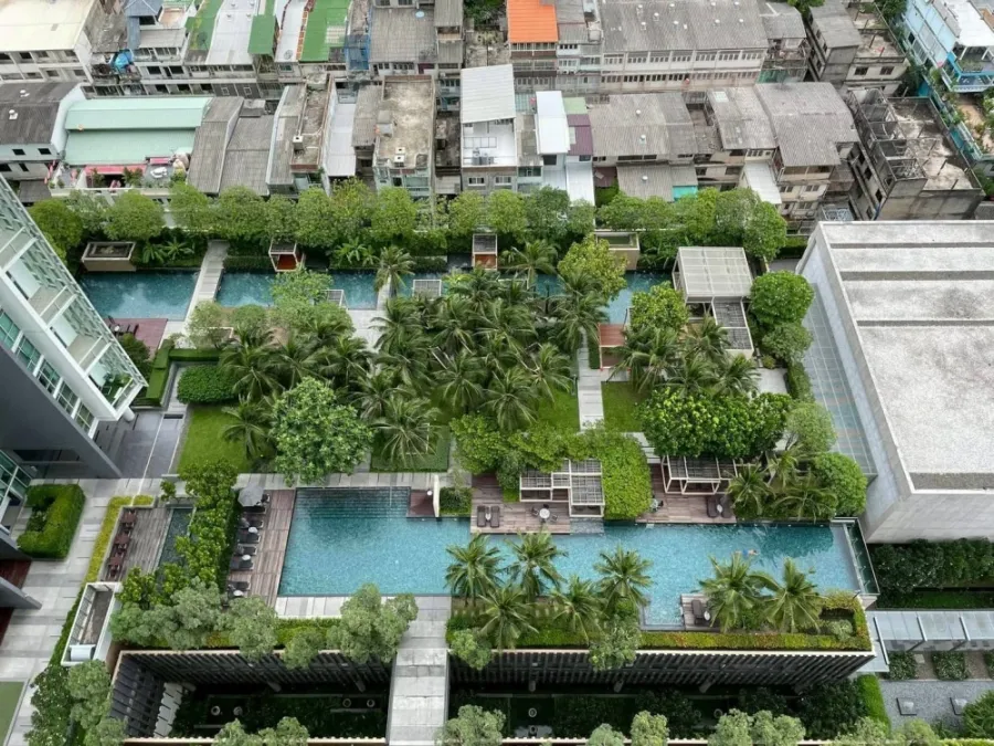 ให้เช่า The River ห้องอยู่ชั้นสูง วิวแม่น้ำเจ้าพระยา ห้องโปร่งโล่ง กระจกเต็มบาน ห้องนั่งเล่นกว้าง โปร่งสบาย