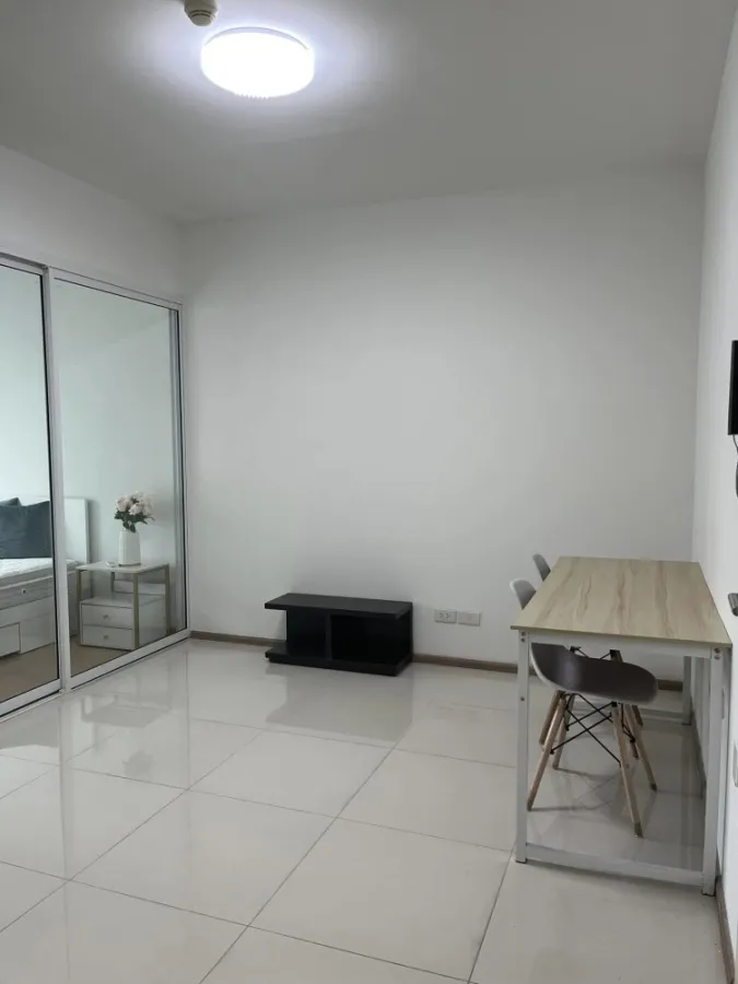 For rent: Fuse Mobius Ramkhamhaeng Station, 3rd floor, not very high, bright room, comfortable to the eye. Separated into portions. Hurry and reserve