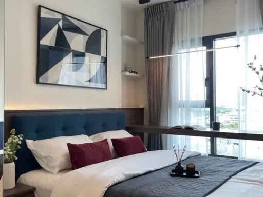 For rent The Base Petchburi-thonglo. Nice dressing room affordable price If you miss it, you will regret it. Let me tell you.