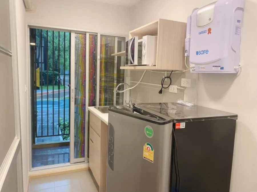 For rent: Plum Condo Rangsit Alive Phase 1, pool view, partitioned room, comes with complete decorations. Book now quickly.