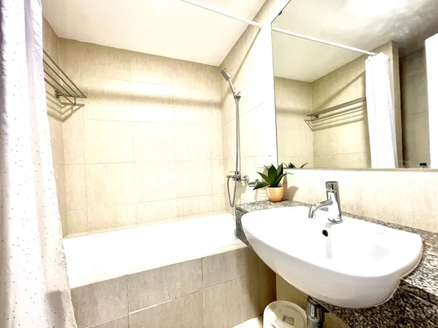 Urgent rent !! The Condo The Clover Thonglor Condo, good location, ready to stay, convenient to travel, do not miss !!