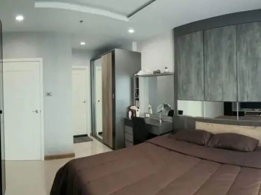 Sell Supalai Wellington​ 2 Floor 8 Very spacious room comes with good furniture. just come in
